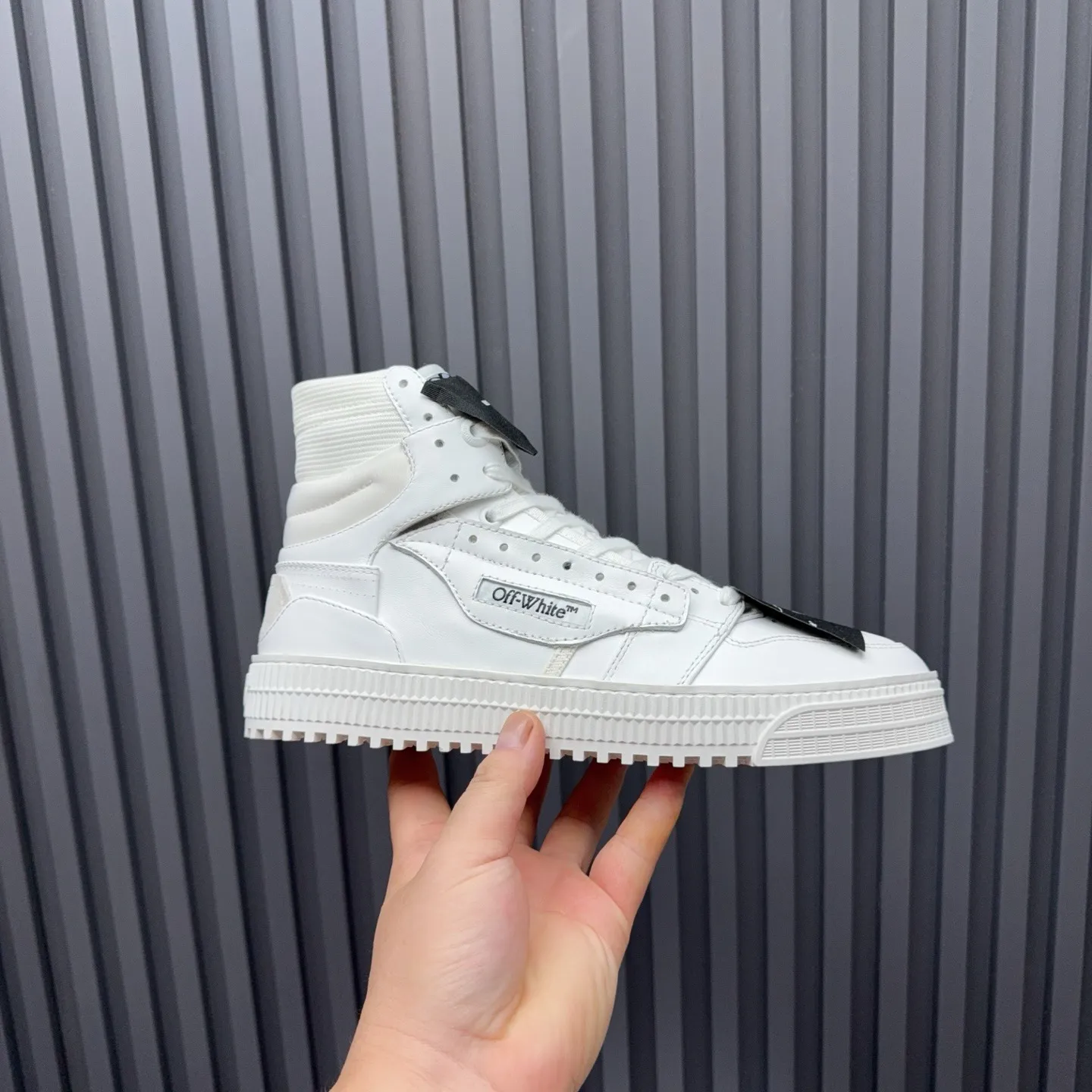 Men's shoes💰740 OFF WHITE ⚡️Couple style⚡️The latest spring style street casual shoes, released with the highest quality version on the market👊Series original mold opening, original lasting, production technology 1:1 original version➰🔜The best choice for more and more celebrities and Internet celebrities🔸In the classics Changes in the code🔸Innovate in the trend🔸Strive to break away from the shackles of bad street design🔝Although he is not the originator of fashion design, he is definitely a shining dark horse in avant-garde design🐴🆙Do not follow the trend🔅Not universal beauty🔅 Fabric💯First-layer cowhide Lining💯Imported skin-friendly and environmentally friendly polyester mesh Foot pads💯Original molded high-elastic environmentally friendly molding pads Midsole💯Made with original last-last technology Outsole💯Rubber outsole Packaging💯Official website synchronizes full set of packaging (brand wrapping paper, brand certificate, brand cloth bag) Code numbers 35-44, 45 46 Customized